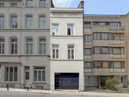 quartier eu  maison rénovée 6ch + maison arrière + garage