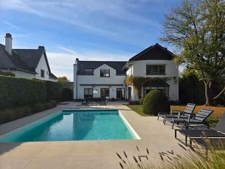 superbe villa avec piscine dans le quartier prisé faubourg