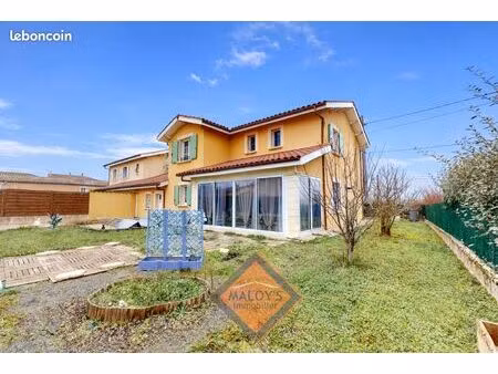 villa de 2008 de 118m² avec 3 chambres sur un terrain de 500m² plat au coeur du joli villa