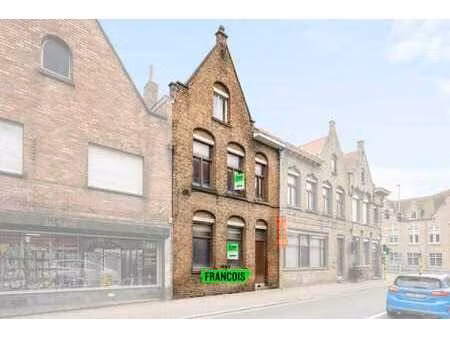 maison à rénover avec atelier et garage attenant au centre …