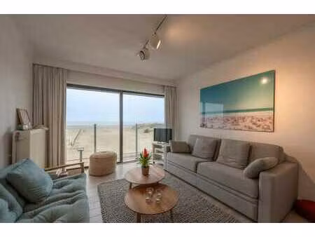 studio prêt à emménager avec vue frontale sur la mer