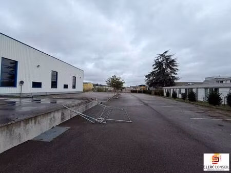 local d'activités à louer