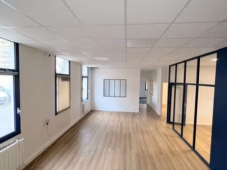 local professionnel 256m² - parkings - villeurbanne - disponible immédiatement