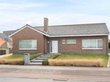villa indépendante rénovée à sint-eloois-vijve