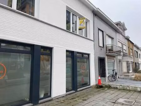 verzorgd appartement gelegen aan de markt in heist