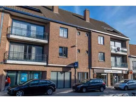 spacieux appartement de 3 chambres dans le centre d'oostkamp