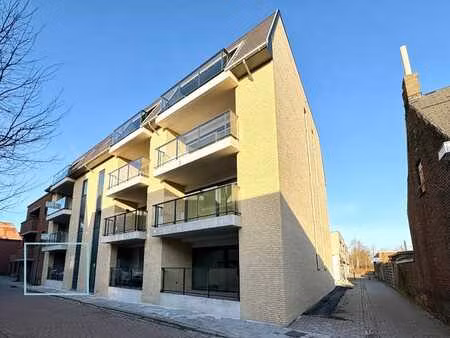 gelijkvloers nieuwbouwappartement met 3 slaapkamers en te...