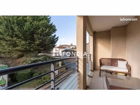 au coeur de montanay- t2 récent avec son grand balcon et son parking