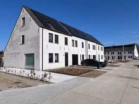 energiezuinige halfopen met garage en 4 slpks