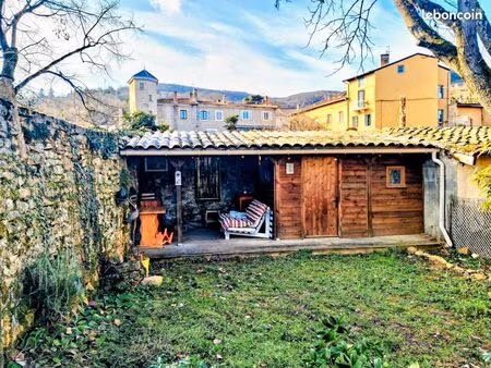 charmant t3 avec jardin  pierres dorées et cachet de l’ancien
