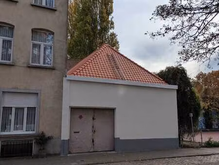 entrepôt de +/- 220m2 à louer à anderlecht