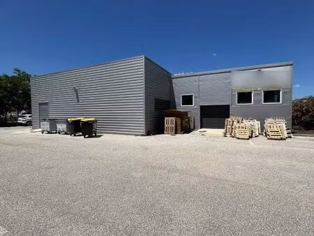 local d'activités à vendre