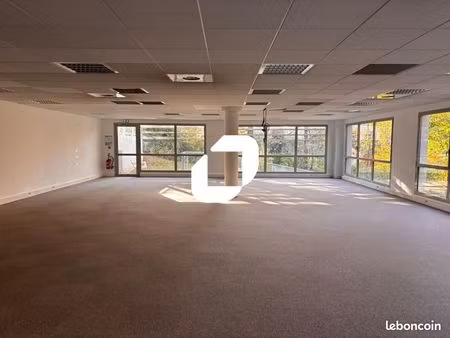 bureaux 900 m²