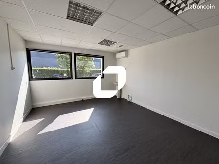 bureau 576 m²