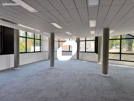 bureaux 243 m²