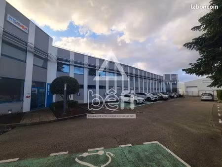 bureaux 3640 m² corbas