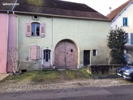 ancienne ferme centre bourg faverney