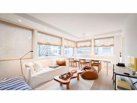 zonovergoten hoekappartement  gelegen op de kustlaan...