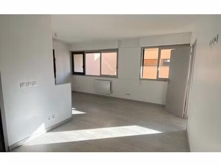 location appartement  m² t-2 à la seyne-sur-mer  750 €