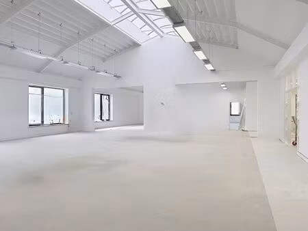 activiteits- of opslagruimte op een toplocatie nabij de a12