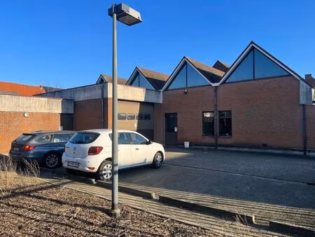 opsplitsbare polyvalente handelsruimte met parking