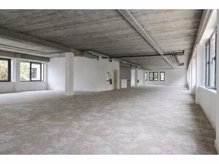 bureau moderne avec archives de haute qualité