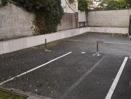 place de parking sécurisée caudéran