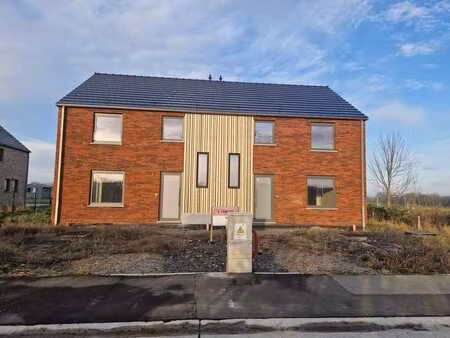 braives lot 2 : maison trois chambres / 3 façades / peb b