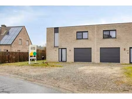 maison neuve jumelée économe en énergie avec cuisine ouverte