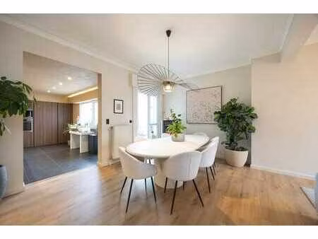 stijlvol gerenoveerde woning met 4 slaapkamers in kruibeke