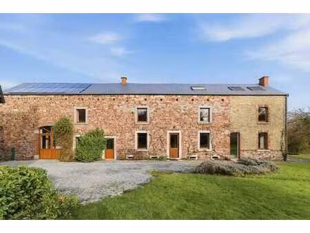 charmante maison 4 façades en pierre