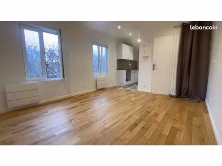 studio 25m2 refais à neuf gare de aulnay