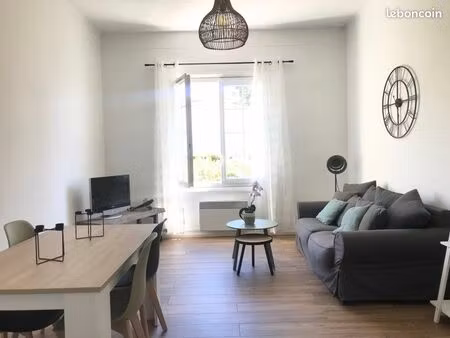 grand f2 de 53 m²  quartier des plaines  proche santa lucia et centre-ville