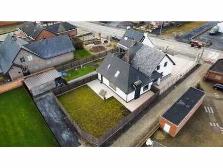 maison rénovée dans un endroit intéressant à kruisem