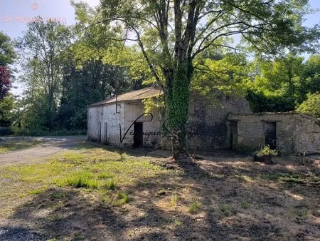 ancienne ferme à rénover au coeur de sainte hermine