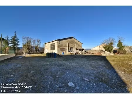 terrain de 2000 m avec entrepôt de 190 m²