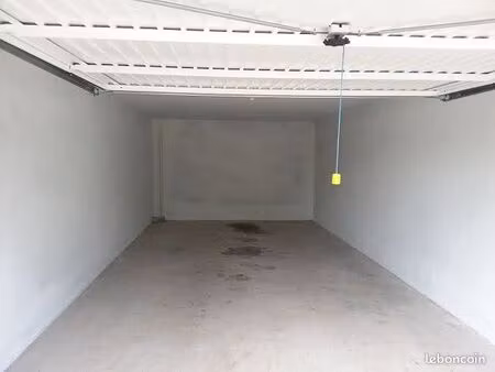 garage couvert de 36 m2 dans résidence sécurisée