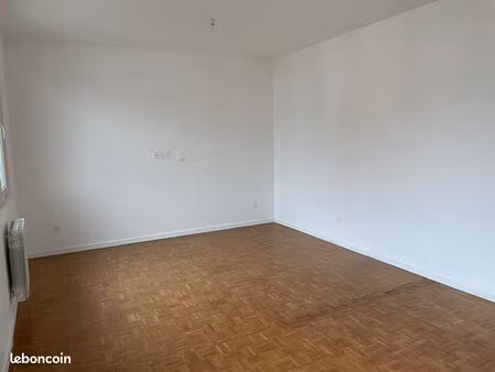 appartement à louer au 2e étage