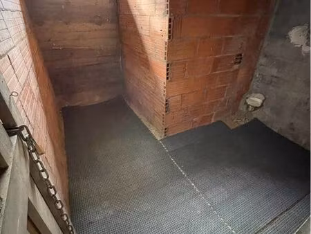 cave stockage 7m2. parking gratuit. rue gaboriau. quartier : aiguerelles  proche: nouvelle