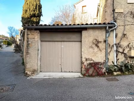 grand local  actuellement garage 2 voitures  70m²