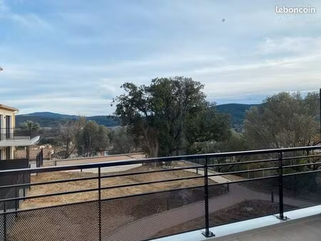 loue t2 neuf 46 m2 à l’année à cogolin