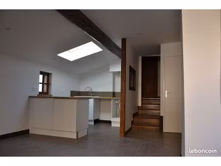 appartement t3 centre historique de l'abresle