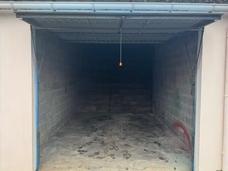 location garage proche arago