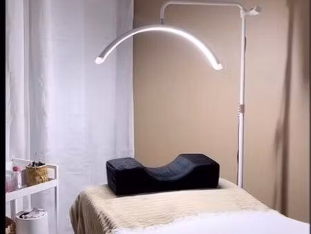 local esthétique cosy à louer à l'heure  la journée ou au mois avec formule