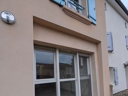 charmant t2 lumineux de 44 m² – rénové avec soin – calme et ensoleillé – village pittoresq