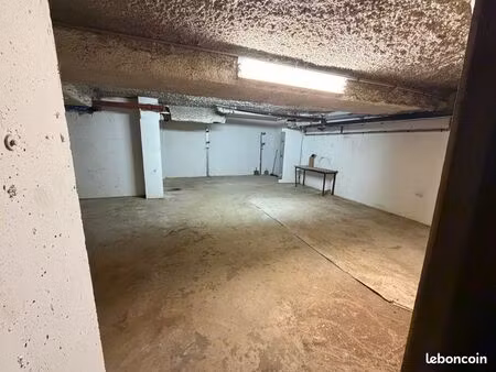 rare - grand local de stockage 80m2 sécurisé