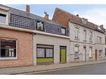 ruime rijwoning met stadstuin en afzonderlijk aan te kope...