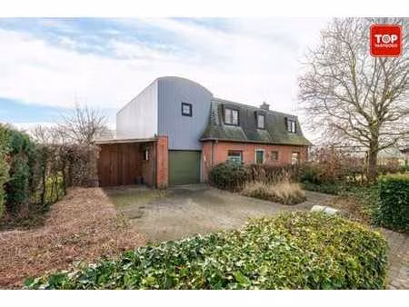 vrijstaande woning met 3 slaapkamers en 2 badkamers