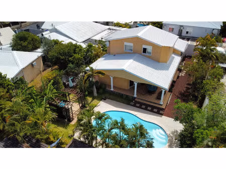 villa familiale f6 avec piscine au sel ? moulin joli  la possession