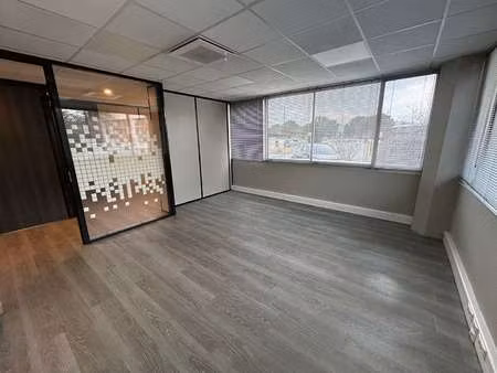 location bureaux et commerces à mérignac (33700) : à louer / 450m² mérignac